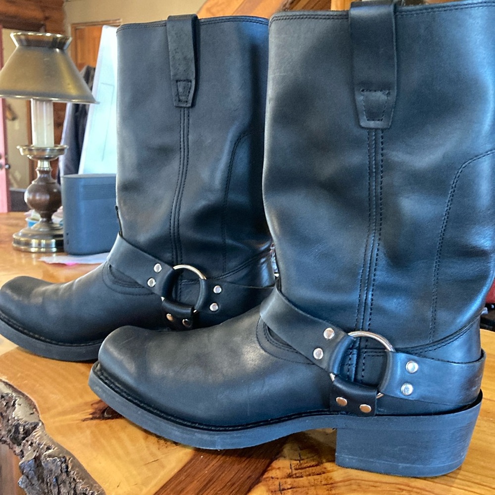 Durango Black Leather Men's Harness Boots. Worn 2 times. Great condition.